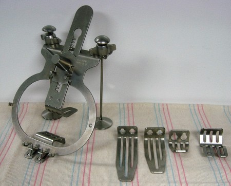 Vascular Therapies Cabbage Retractor Mini