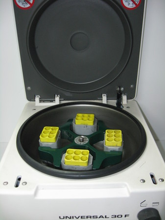 Hettich Universal 30 F Centrifuge