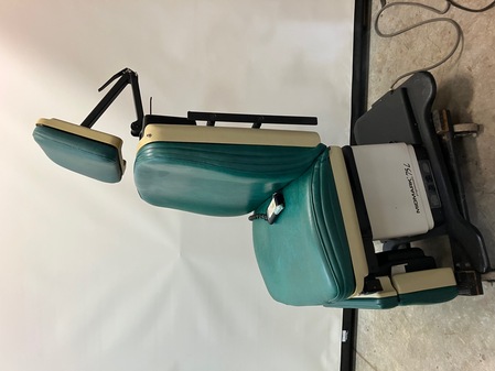 Midmark 411-012 Chair