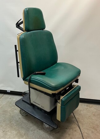 Laboratory Equipment  Midmark 411-009 Chair