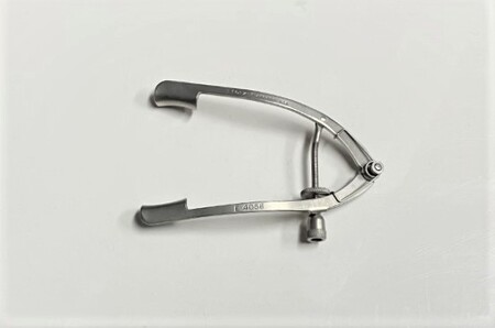 Surgical Instruments  Storz E4056 Lancaster Eye Speculum